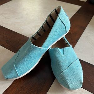 Women’s Toms Slip-Ons